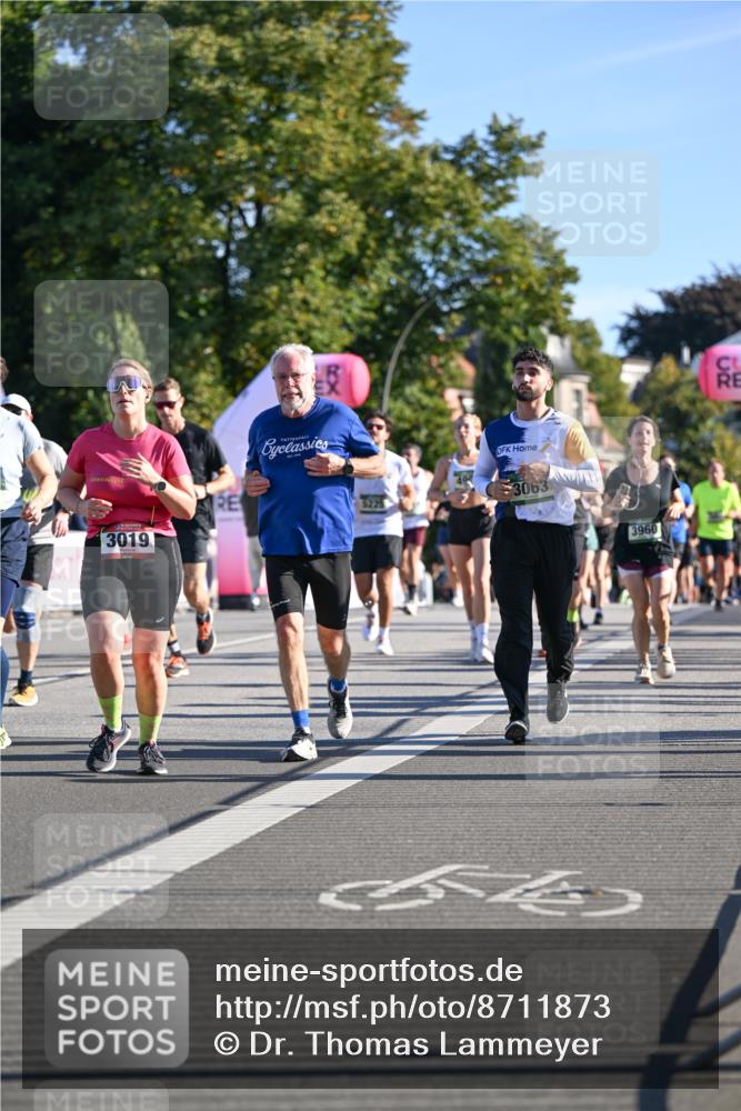 07.09.2025 - BARMER Alsterlauf Dr. Thomas Lammeyer http://msf.ph/oto/8711873 07.09.2025 09:40:30 Laufen 3019, 3225, 3063, 3960 meine-sportfotos.de