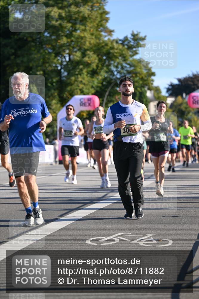 07.09.2025 - BARMER Alsterlauf Dr. Thomas Lammeyer http://msf.ph/oto/8711882 07.09.2025 09:40:32 Laufen 5225, 30, 3960 meine-sportfotos.de