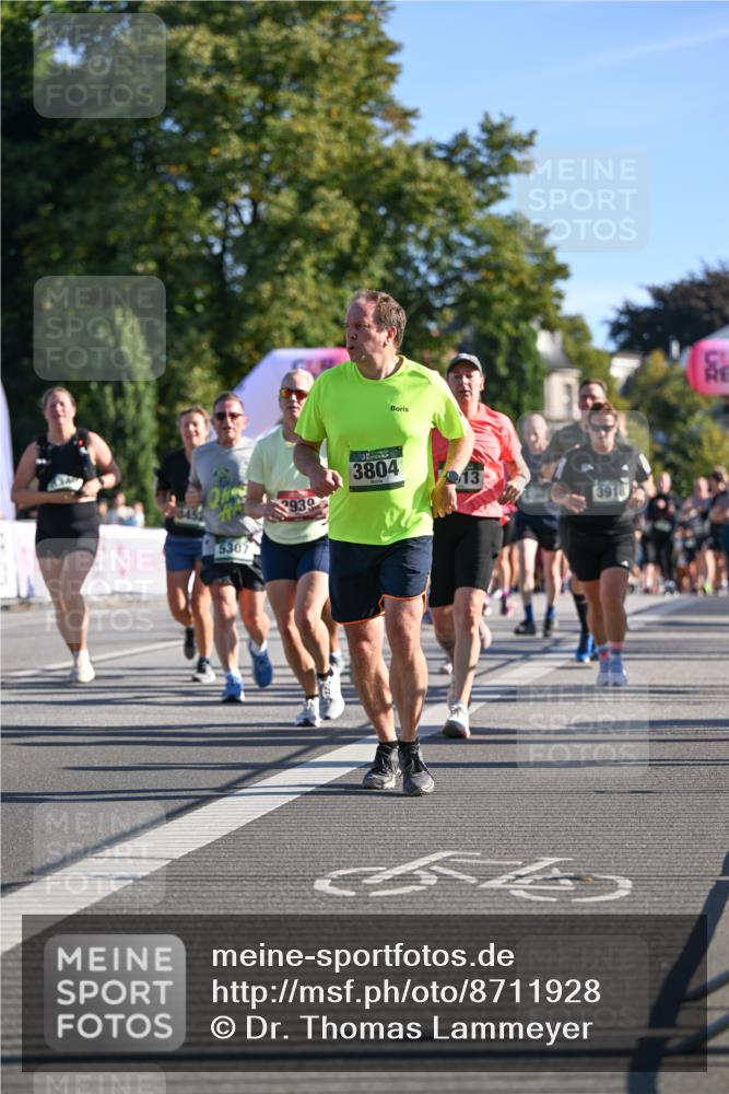 07.09.2025 - BARMER Alsterlauf Dr. Thomas Lammeyer http://msf.ph/oto/8711928 07.09.2025 09:40:39 Laufen 939, 5307, 3804, 13, 3918 meine-sportfotos.de