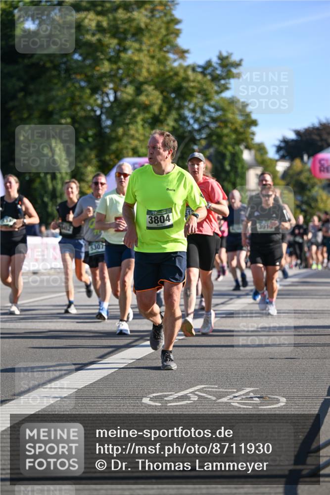 07.09.2025 - BARMER Alsterlauf Dr. Thomas Lammeyer http://msf.ph/oto/8711930 07.09.2025 09:40:39 Laufen 5307, 3804, 3910, 4 meine-sportfotos.de