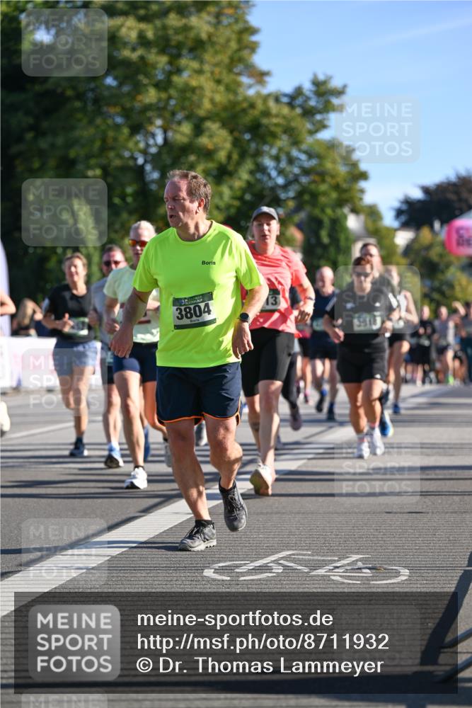 07.09.2025 - BARMER Alsterlauf Dr. Thomas Lammeyer http://msf.ph/oto/8711932 07.09.2025 09:40:39 Laufen 3804, 3918 meine-sportfotos.de