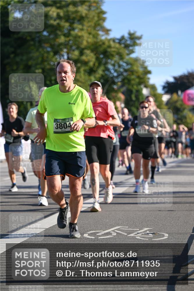 07.09.2025 - BARMER Alsterlauf Dr. Thomas Lammeyer http://msf.ph/oto/8711935 07.09.2025 09:40:40 Laufen 36, 3804 meine-sportfotos.de