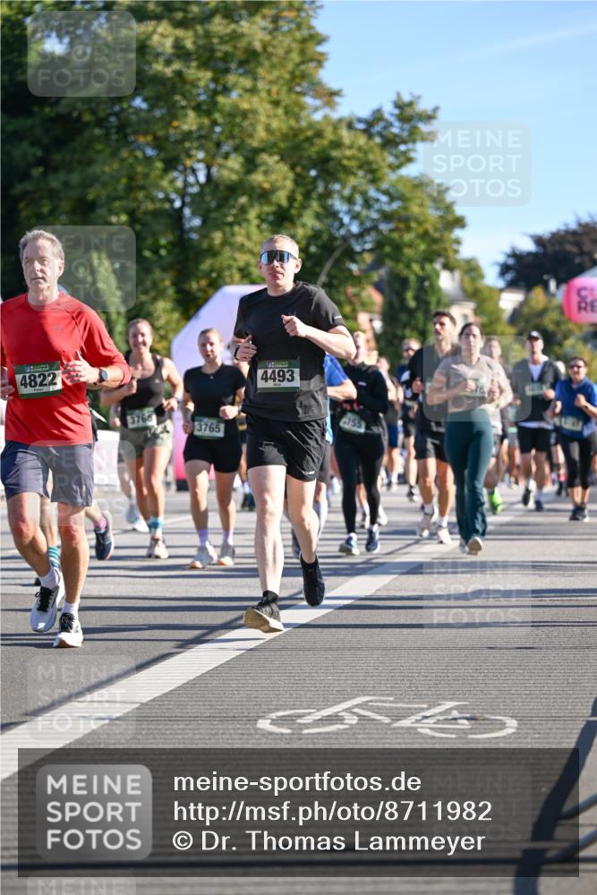 07.09.2025 - BARMER Alsterlauf Dr. Thomas Lammeyer http://msf.ph/oto/8711982 07.09.2025 09:40:48 Laufen 4822, 3766, 3765, 4493 meine-sportfotos.de