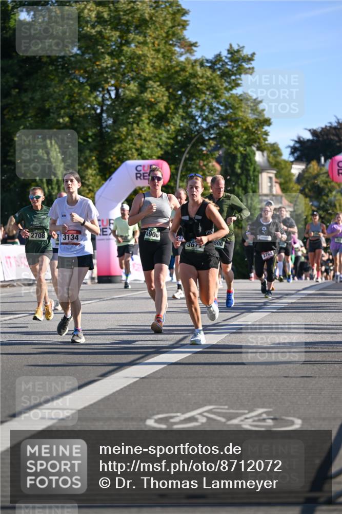 07.09.2025 - BARMER Alsterlauf Dr. Thomas Lammeyer http://msf.ph/oto/8712072 07.09.2025 09:41:04 Laufen 4906, 27, 2708, 3134, 33672, 777, 600, 2782 meine-sportfotos.de