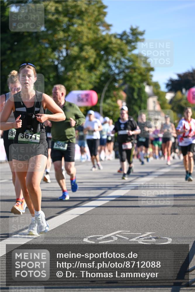 07.09.2025 - BARMER Alsterlauf Dr. Thomas Lammeyer http://msf.ph/oto/8712088 07.09.2025 09:41:07 Laufen 190, 3671, 2600 meine-sportfotos.de