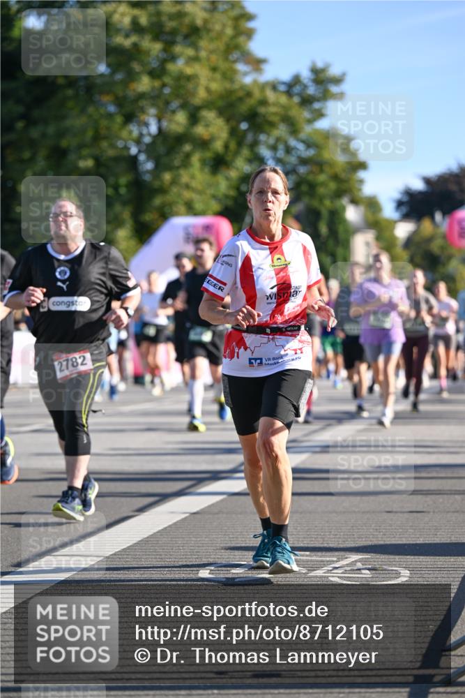 07.09.2025 - BARMER Alsterlauf Dr. Thomas Lammeyer http://msf.ph/oto/8712105 07.09.2025 09:41:10 Laufen 2782 meine-sportfotos.de
