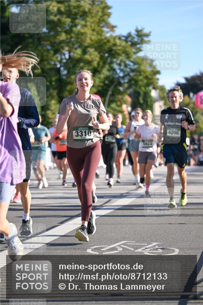 07.09.2025 - BARMER Alsterlauf Dr. Thomas Lammeyer http://msf.ph/oto/8712133 07.09.2025 09:41:15 Laufen 3310, 4096 meine-sportfotos.de