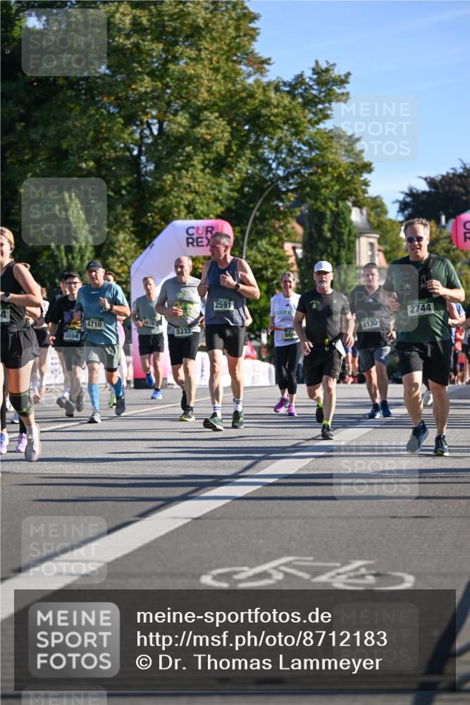 07.09.2025 - BARMER Alsterlauf Dr. Thomas Lammeyer http://msf.ph/oto/8712183 07.09.2025 09:41:23 Laufen 5554, 4710, 610, 5333, 2591, 2744, 606, 2130, 4 meine-sportfotos.de