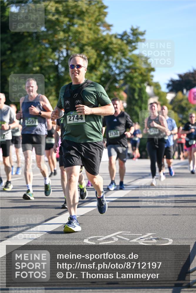 07.09.2025 - BARMER Alsterlauf Dr. Thomas Lammeyer http://msf.ph/oto/8712197 07.09.2025 09:41:26 Laufen 2591, 2744, 2130, 5478 meine-sportfotos.de