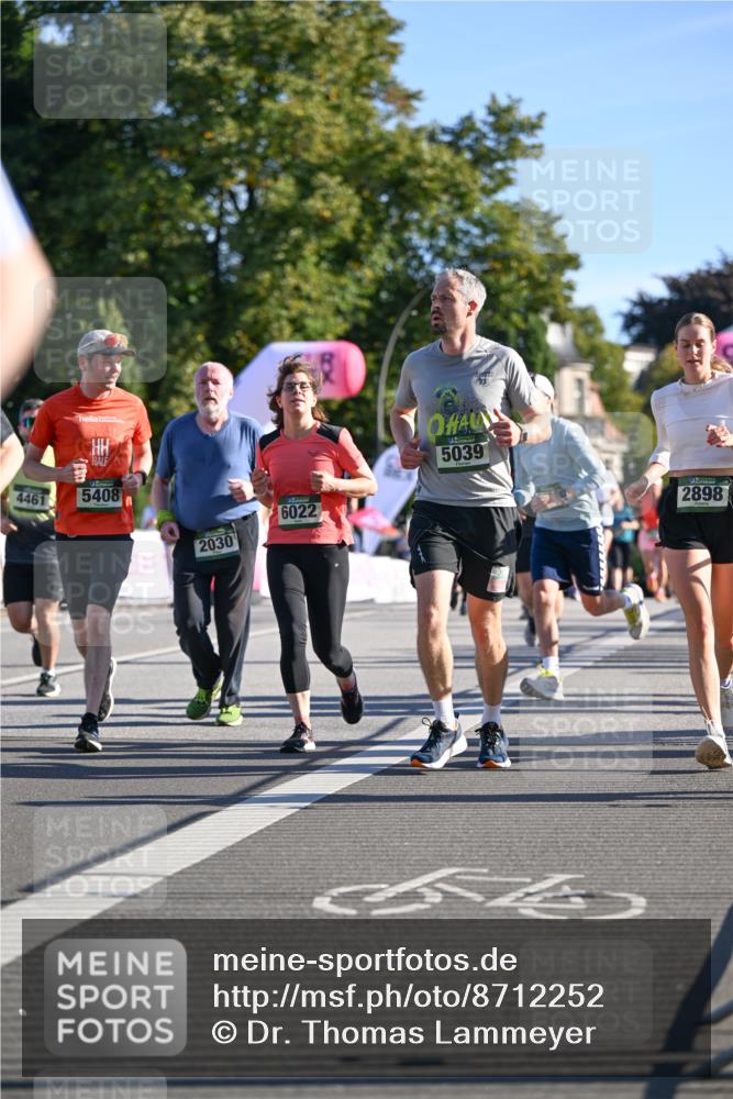 07.09.2025 - BARMER Alsterlauf Dr. Thomas Lammeyer http://msf.ph/oto/8712252 07.09.2025 09:41:36 Laufen 4461, 5408, 6022, 2030, 10, 5039, 2898 meine-sportfotos.de
