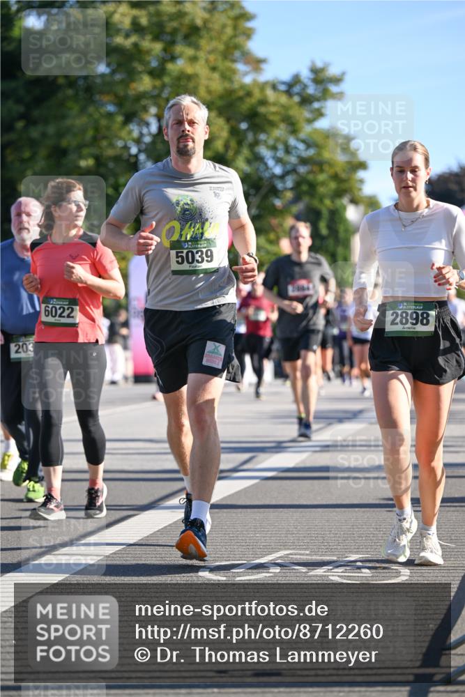 07.09.2025 - BARMER Alsterlauf Dr. Thomas Lammeyer http://msf.ph/oto/8712260 07.09.2025 09:41:37 Laufen 19, 5039, 203, 6022, 36, 2898 meine-sportfotos.de