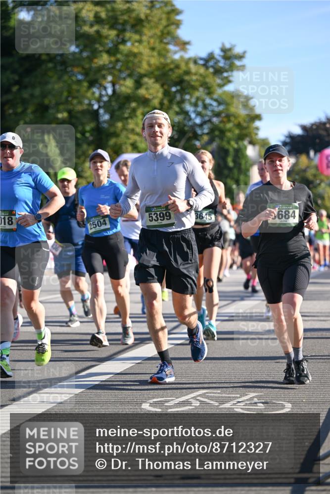 07.09.2025 - BARMER Alsterlauf Dr. Thomas Lammeyer http://msf.ph/oto/8712327 07.09.2025 09:41:48 Laufen 018, 2504, 5399, 3645, 684 meine-sportfotos.de