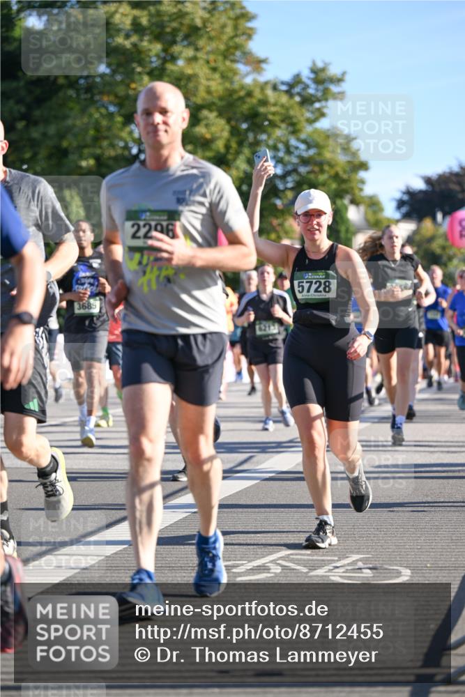 07.09.2025 - BARMER Alsterlauf Dr. Thomas Lammeyer http://msf.ph/oto/8712455 07.09.2025 09:42:09 Laufen 3685, 2296, 5728 meine-sportfotos.de