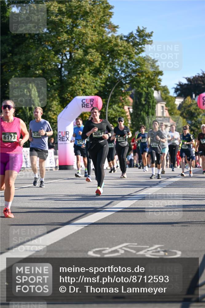 07.09.2025 - BARMER Alsterlauf Dr. Thomas Lammeyer http://msf.ph/oto/8712593 07.09.2025 09:42:31 Laufen 6173, 3345, 4667, 4610, 4260, 490 meine-sportfotos.de