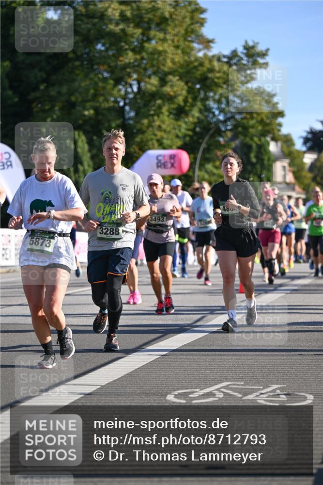 07.09.2025 - BARMER Alsterlauf Dr. Thomas Lammeyer http://msf.ph/oto/8712793 07.09.2025 09:43:06 Laufen 10, 5873, 3288, 3493, 480 meine-sportfotos.de