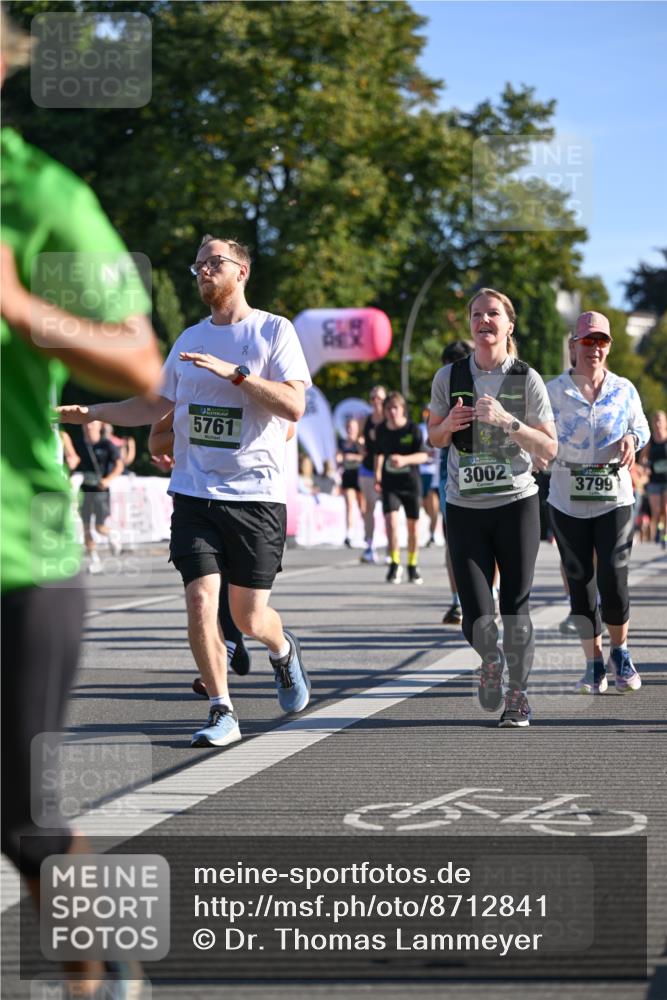07.09.2025 - BARMER Alsterlauf Dr. Thomas Lammeyer http://msf.ph/oto/8712841 07.09.2025 09:43:15 Laufen 5761, 3002, 3799 meine-sportfotos.de