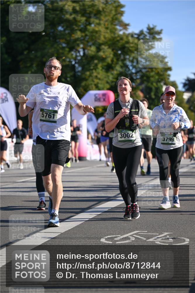 07.09.2025 - BARMER Alsterlauf Dr. Thomas Lammeyer http://msf.ph/oto/8712844 07.09.2025 09:43:15 Laufen 5761, 3002, 3799 meine-sportfotos.de