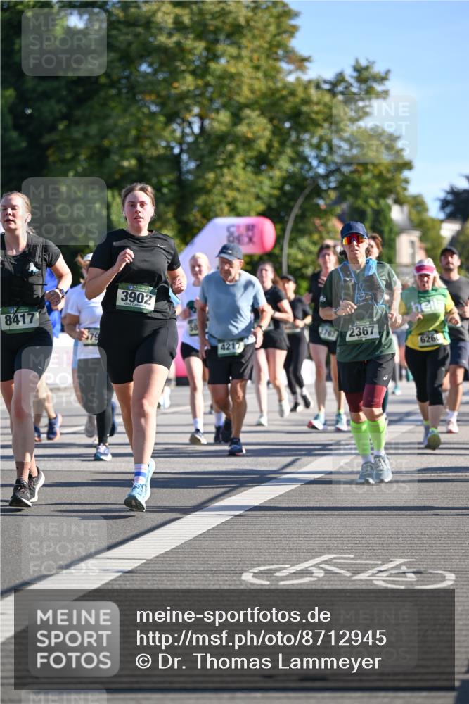 07.09.2025 - BARMER Alsterlauf Dr. Thomas Lammeyer http://msf.ph/oto/8712945 07.09.2025 09:43:32 Laufen 8417, 979, 3902, 4212, 2767, 2367, 6260 meine-sportfotos.de