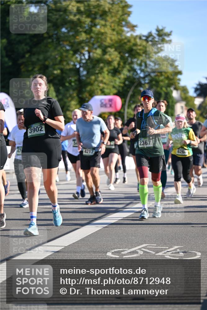 07.09.2025 - BARMER Alsterlauf Dr. Thomas Lammeyer http://msf.ph/oto/8712948 07.09.2025 09:43:32 Laufen 3902, 4217, 2367, 6260 meine-sportfotos.de
