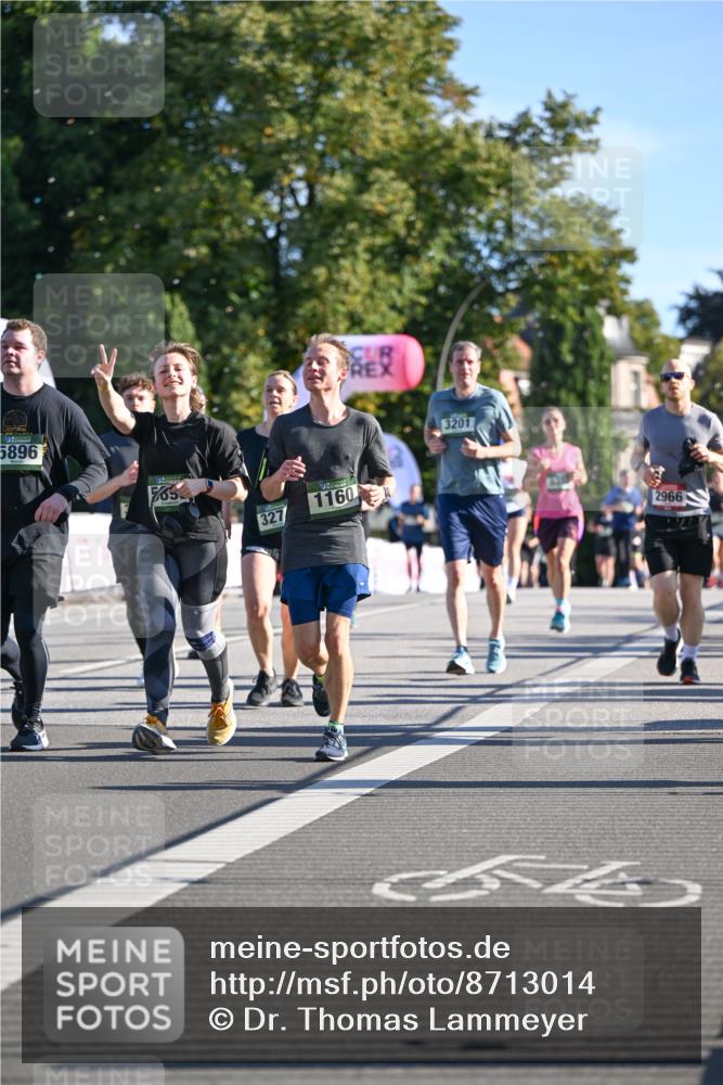 07.09.2025 - BARMER Alsterlauf Dr. Thomas Lammeyer http://msf.ph/oto/8713014 07.09.2025 09:43:44 Laufen 5896, 327, 1160, 3201, 2966 meine-sportfotos.de