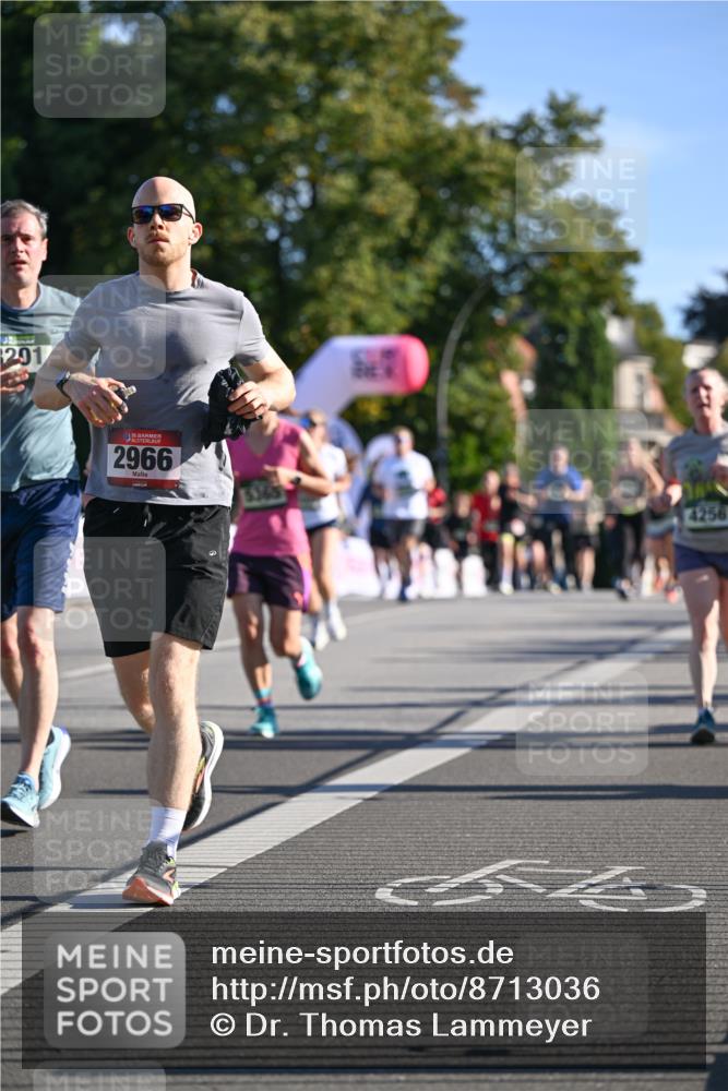 07.09.2025 - BARMER Alsterlauf Dr. Thomas Lammeyer http://msf.ph/oto/8713036 07.09.2025 09:43:48 Laufen 201, 36, 2966, 4256 meine-sportfotos.de