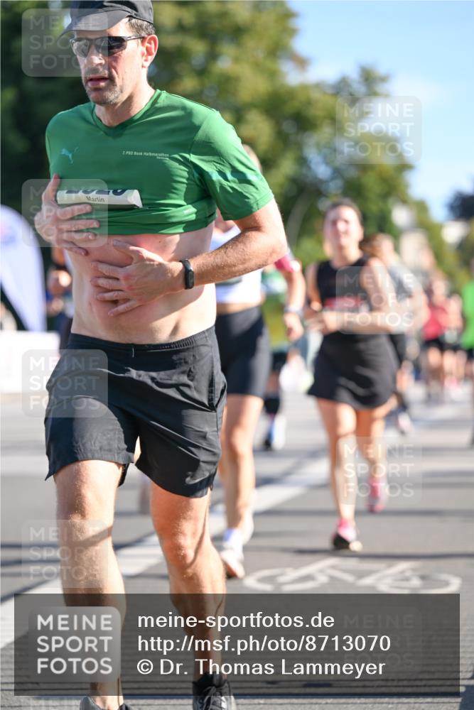 07.09.2025 - BARMER Alsterlauf Dr. Thomas Lammeyer http://msf.ph/oto/8713070 07.09.2025 09:43:57 Laufen 7 meine-sportfotos.de