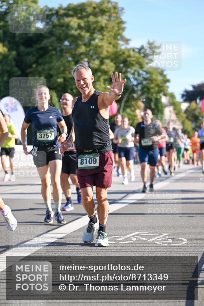 07.09.2025 - BARMER Alsterlauf Dr. Thomas Lammeyer http://msf.ph/oto/8713349 07.09.2025 09:44:43 Laufen 3757, 8109, 5687 meine-sportfotos.de