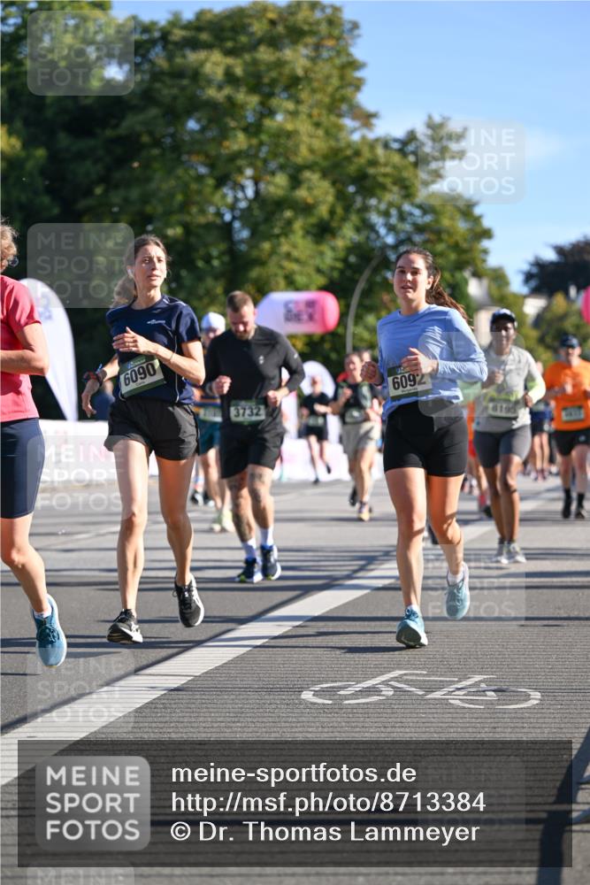 07.09.2025 - BARMER Alsterlauf Dr. Thomas Lammeyer http://msf.ph/oto/8713384 07.09.2025 09:44:49 Laufen 6090, 3732, 6092, 8195 meine-sportfotos.de