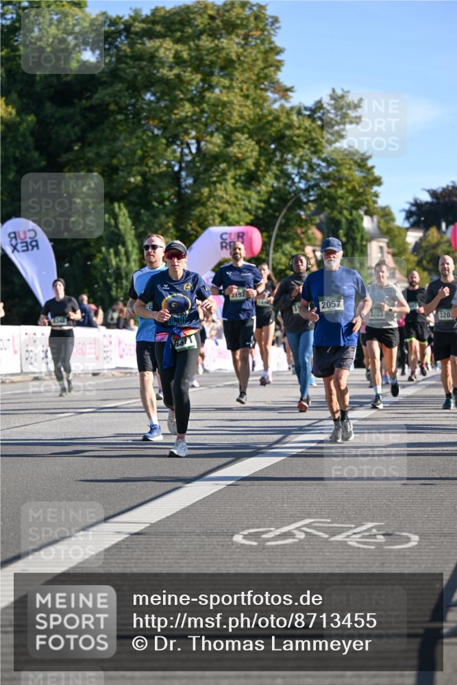 07.09.2025 - BARMER Alsterlauf Dr. Thomas Lammeyer http://msf.ph/oto/8713455 07.09.2025 09:45:00 Laufen 3197, 2057, 3203, 320 meine-sportfotos.de