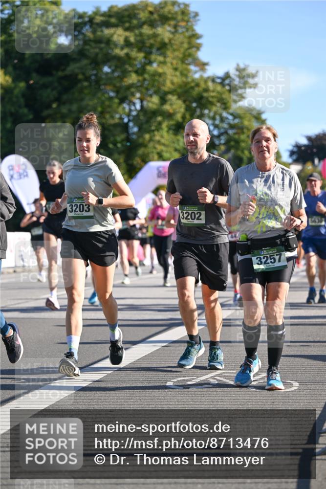 07.09.2025 - BARMER Alsterlauf Dr. Thomas Lammeyer http://msf.ph/oto/8713476 07.09.2025 09:45:04 Laufen 3203, 3202, 3257 meine-sportfotos.de