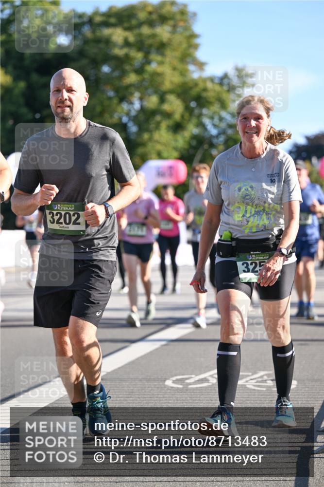 07.09.2025 - BARMER Alsterlauf Dr. Thomas Lammeyer http://msf.ph/oto/8713483 07.09.2025 09:45:05 Laufen 6136, 3202, 36, 3257 meine-sportfotos.de