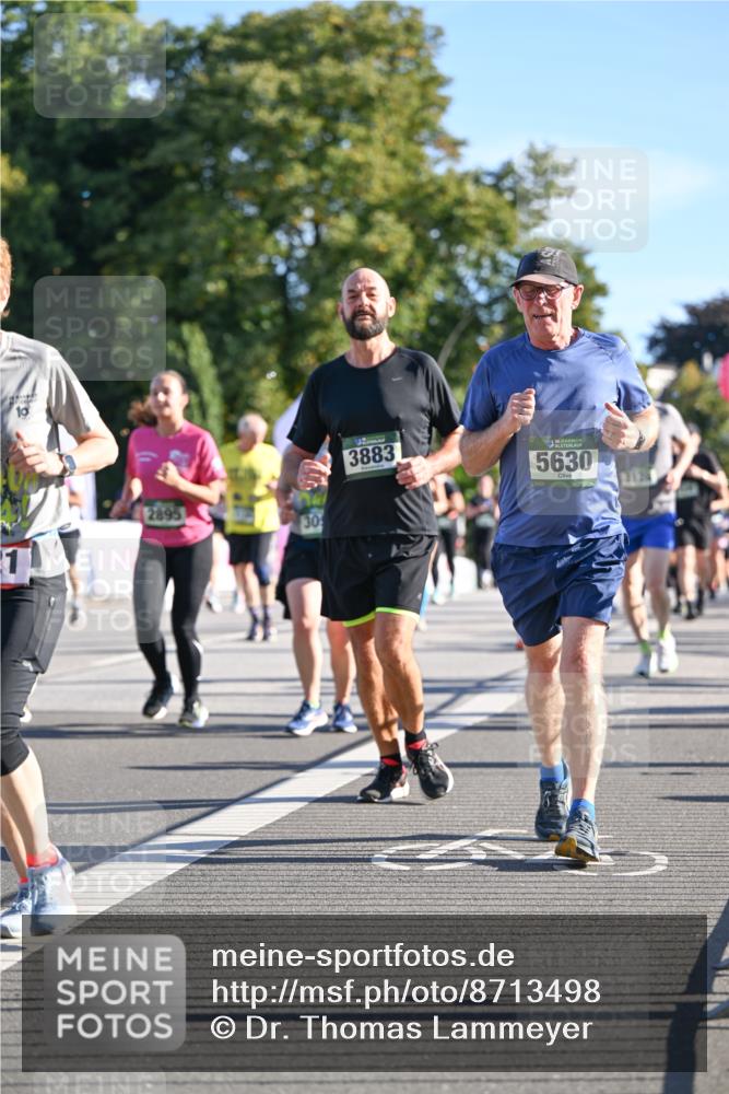 07.09.2025 - BARMER Alsterlauf Dr. Thomas Lammeyer http://msf.ph/oto/8713498 07.09.2025 09:45:07 Laufen 10, 21, 2895, 30, 3883, 5630 meine-sportfotos.de