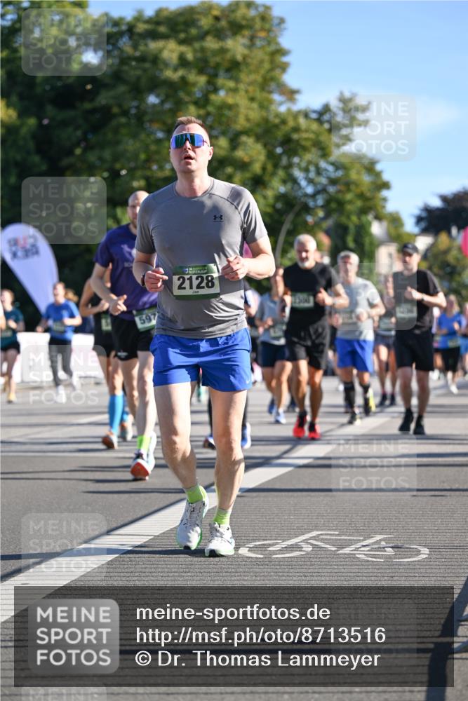 07.09.2025 - BARMER Alsterlauf Dr. Thomas Lammeyer http://msf.ph/oto/8713516 07.09.2025 09:45:11 Laufen 1842, 597, 436, 2128, 2300 meine-sportfotos.de