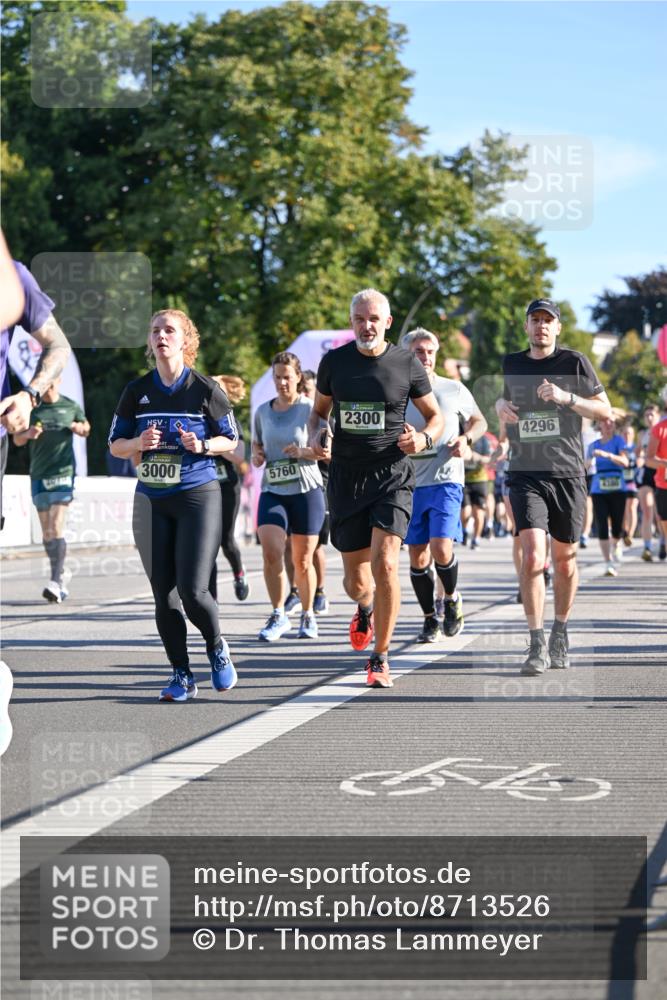 07.09.2025 - BARMER Alsterlauf Dr. Thomas Lammeyer http://msf.ph/oto/8713526 07.09.2025 09:45:13 Laufen 3000, 5760, 2300, 4296 meine-sportfotos.de