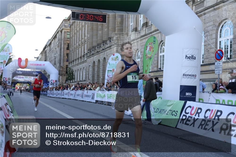 07.09.2025 - BARMER Alsterlauf Strokosch-Dieckow http://msf.ph/oto/8718831 07.09.2025 09:30:45 Ziel 6, 8, 15, 4969 meine-sportfotos.de
