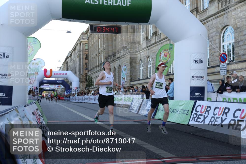 07.09.2025 - BARMER Alsterlauf Strokosch-Dieckow http://msf.ph/oto/8719047 07.09.2025 09:34:46 Ziel 14, 3926, 4286, 5396, 5604, 5826 meine-sportfotos.de