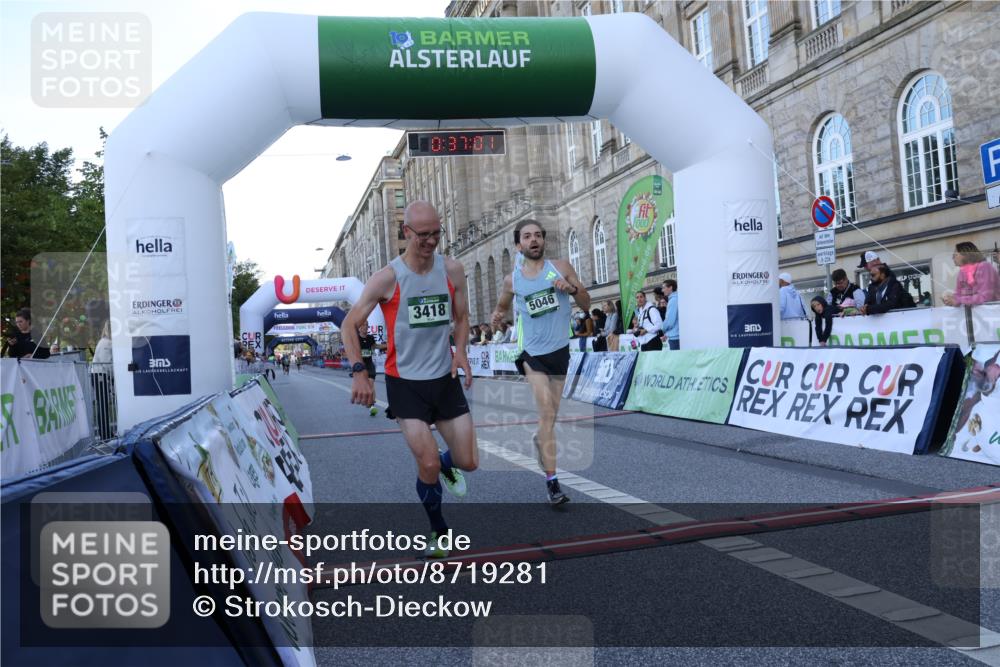 07.09.2025 - BARMER Alsterlauf Strokosch-Dieckow http://msf.ph/oto/8719281 07.09.2025 09:37:00 Ziel 3418, 5046, 5066, 5700 meine-sportfotos.de