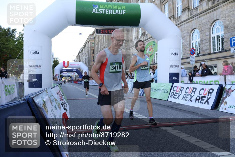 07.09.2025 - BARMER Alsterlauf Strokosch-Dieckow http://msf.ph/oto/8719282 07.09.2025 09:37:00 Ziel 3418, 5046, 5066, 5700 meine-sportfotos.de