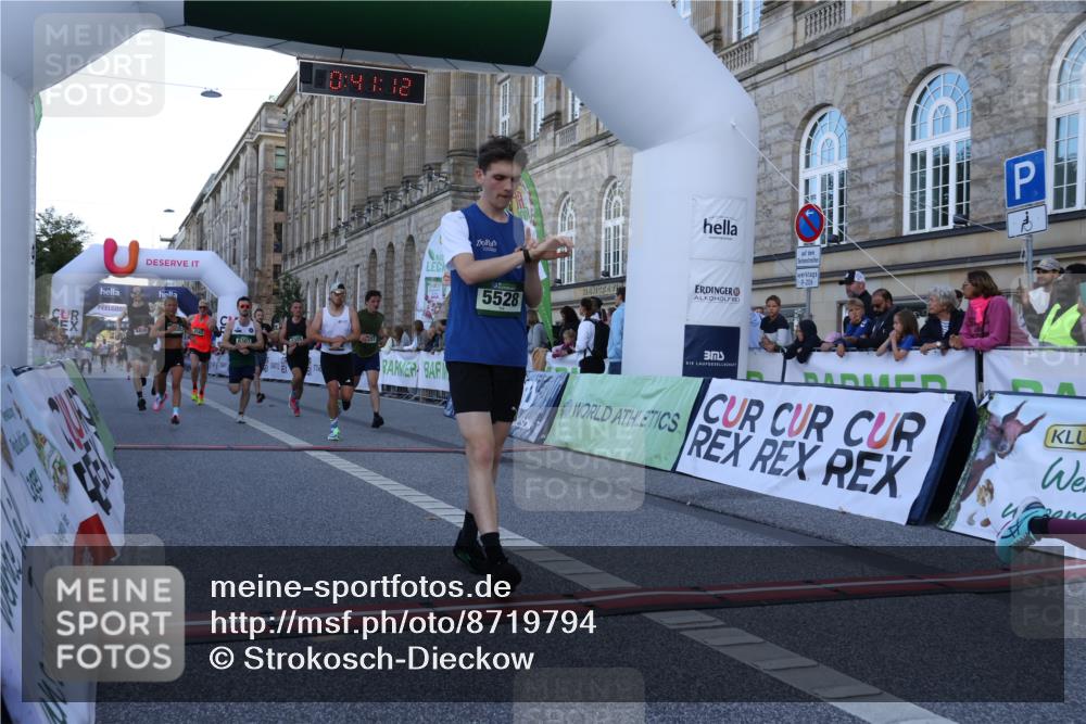07.09.2025 - BARMER Alsterlauf Strokosch-Dieckow http://msf.ph/oto/8719794 07.09.2025 09:41:10 Ziel 2583, 2677, 4305, 4307, 4498, 5210, 5392, 5528, 6104, 6307, 8232, 8424, 8435, 8455 meine-sportfotos.de