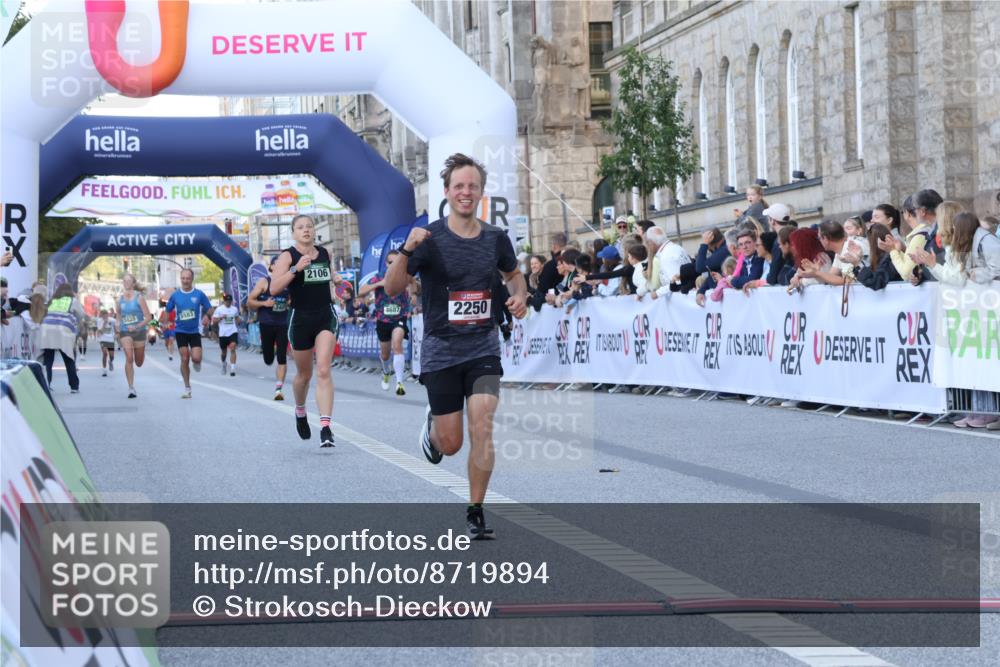 07.09.2025 - BARMER Alsterlauf Strokosch-Dieckow http://msf.ph/oto/8719894 07.09.2025 09:42:08 Ziel 2106, 2250, 3163, 4383, 4665, 4687 meine-sportfotos.de