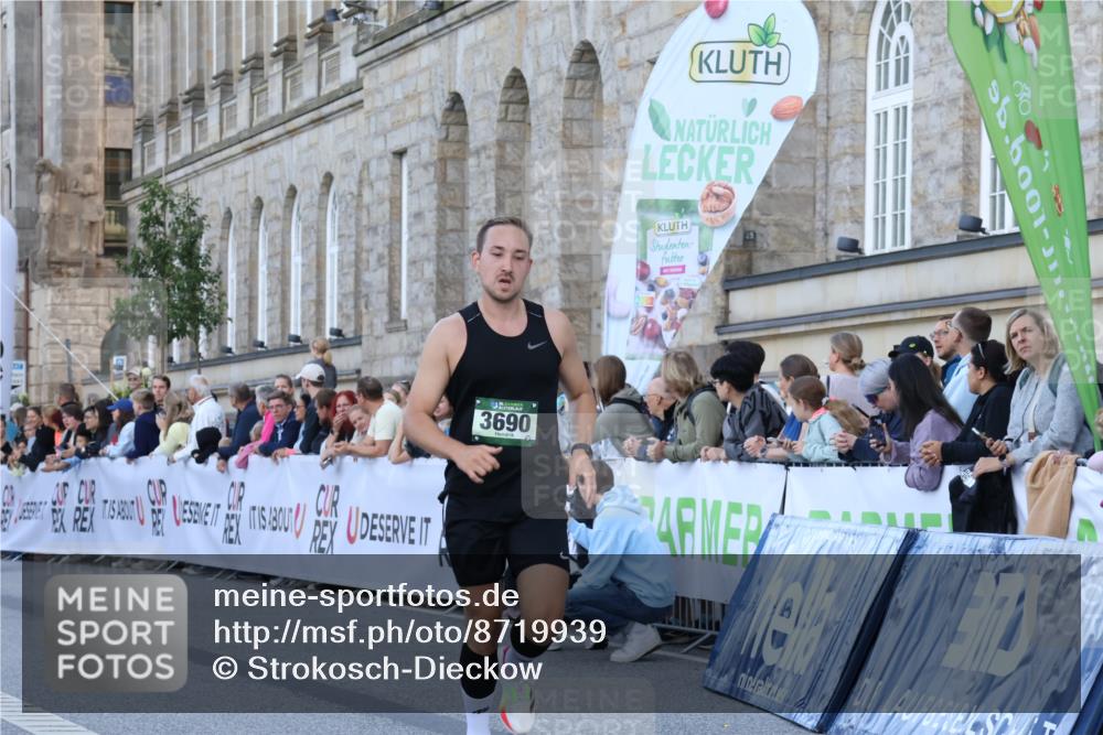 07.09.2025 - BARMER Alsterlauf Strokosch-Dieckow http://msf.ph/oto/8719939 07.09.2025 09:42:34 Ziel 3690, 3924, 5120, 5763, 8025, 8389 meine-sportfotos.de