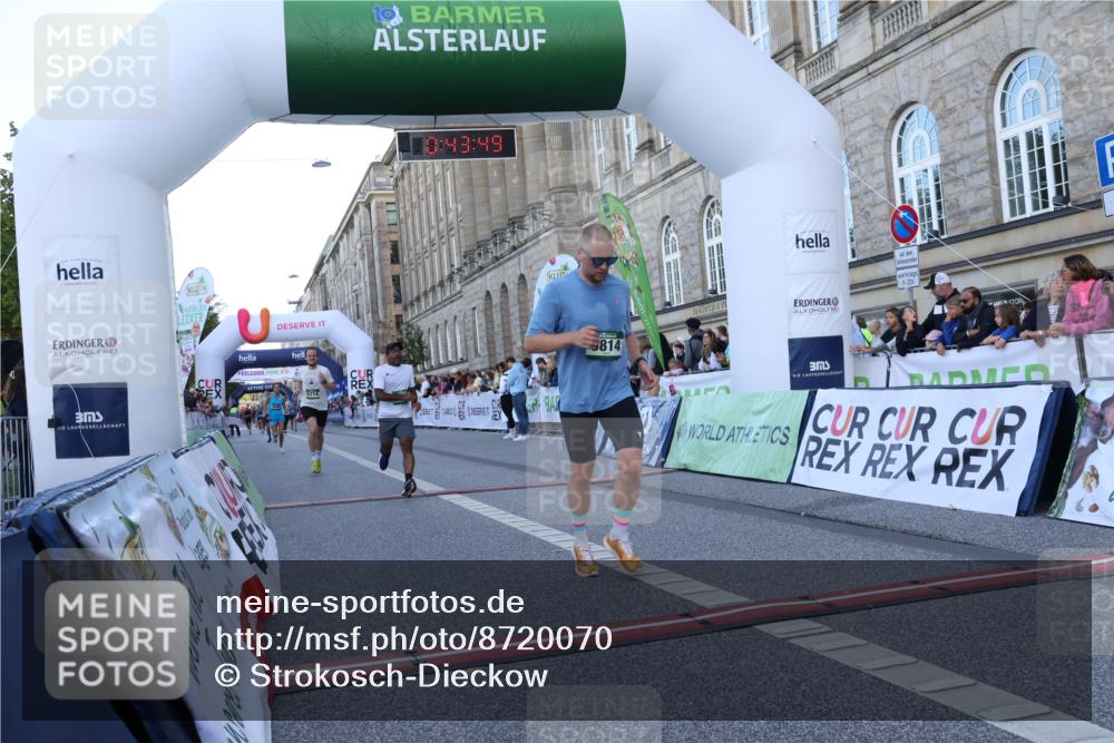 07.09.2025 - BARMER Alsterlauf Strokosch-Dieckow http://msf.ph/oto/8720070 07.09.2025 09:43:47 Ziel 2400, 3814, 5382, 5389, 5714, 8006 meine-sportfotos.de