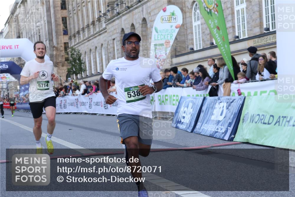 07.09.2025 - BARMER Alsterlauf Strokosch-Dieckow http://msf.ph/oto/8720071 07.09.2025 09:43:48 Ziel 2400, 3814, 5382, 5389, 5421, 5714, 8006 meine-sportfotos.de