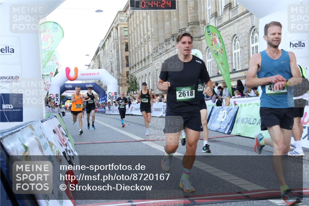 07.09.2025 - BARMER Alsterlauf Strokosch-Dieckow http://msf.ph/oto/8720167 07.09.2025 09:44:23 Ziel 2339, 2409, 2618, 2826, 3596, 4382, 4849, 4949, 5034, 5227, 5751, 5862, 6108, 8113, 8364 meine-sportfotos.de