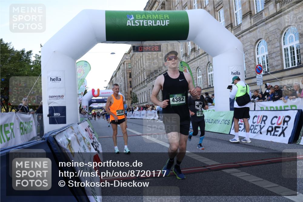 07.09.2025 - BARMER Alsterlauf Strokosch-Dieckow http://msf.ph/oto/8720177 07.09.2025 09:44:26 Ziel 2339, 2618, 2826, 3596, 4382, 4472, 4849, 4949, 5034, 5227, 5751, 5862, 6108 meine-sportfotos.de