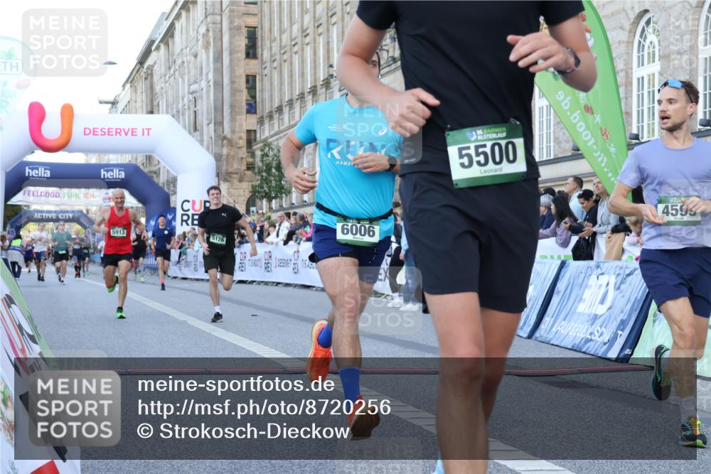 07.09.2025 - BARMER Alsterlauf Strokosch-Dieckow http://msf.ph/oto/8720256 07.09.2025 09:44:59 Ziel 2340, 2389, 2561, 3702, 4543, 4599, 5126, 5317, 5500, 5913, 6006, 6116, 6204 meine-sportfotos.de