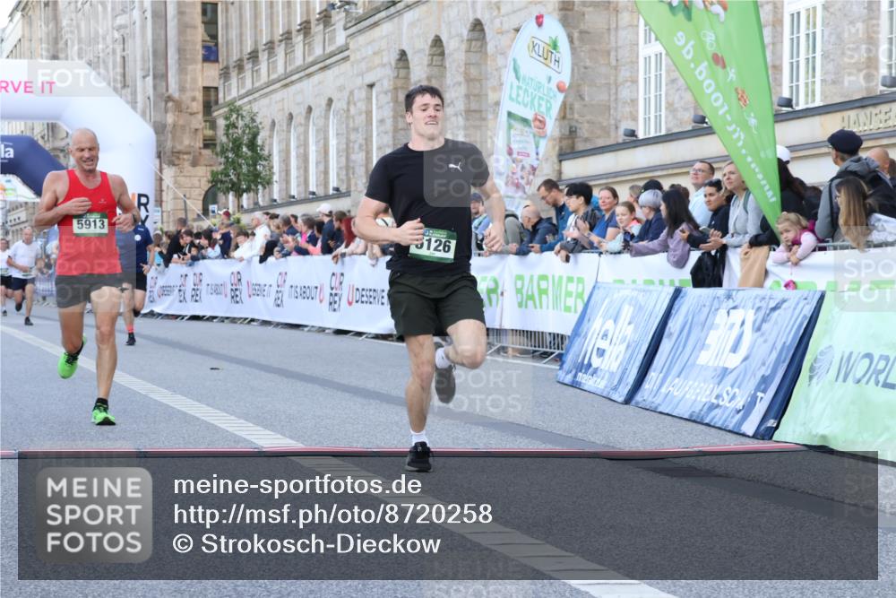 07.09.2025 - BARMER Alsterlauf Strokosch-Dieckow http://msf.ph/oto/8720258 07.09.2025 09:45:00 Ziel 2389, 2561, 3305, 3702, 4543, 4599, 5126, 5317, 5500, 5913, 6006, 6116 meine-sportfotos.de