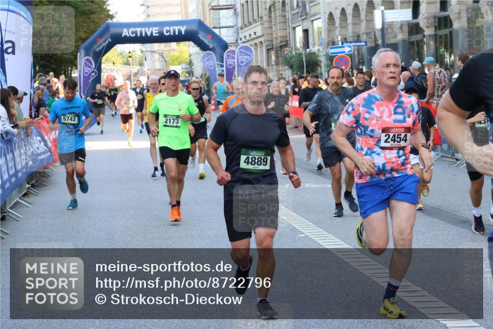 07.09.2025 - BARMER Alsterlauf Strokosch-Dieckow http://msf.ph/oto/8722796 07.09.2025 09:53:29 Ziel 2075, 2125, 2421, 2521, 2673, 2695, 2789, 2801, 3123, 3219, 3474, 3948, 4211, 4337, 4820, 4981, 5194, 5253, 5367, 5415, 5558, 5933, 6105, 8146, 8251, 8461 meine-sportfotos.de