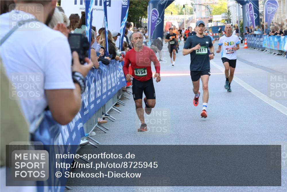 07.09.2025 - BARMER Alsterlauf Strokosch-Dieckow http://msf.ph/oto/8725945 07.09.2025 09:44:19 Ziel 2212, 2340, 2389, 2561, 2742, 3230, 3305, 3306, 4095, 4543, 4599, 5126, 5317, 5388, 5500, 5913, 6006, 6116, 6204, 6320 meine-sportfotos.de