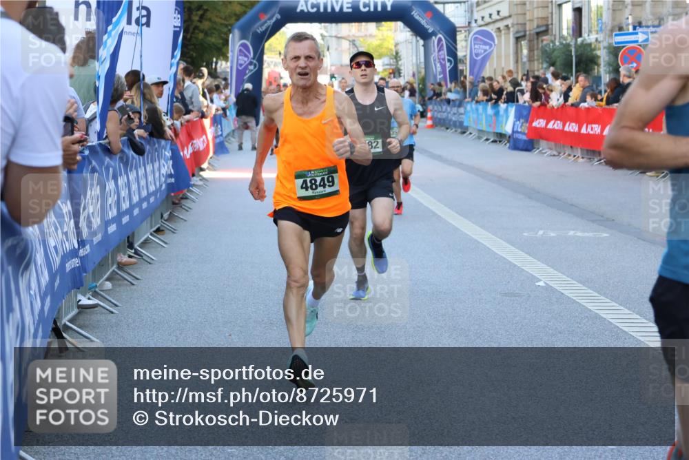 07.09.2025 - BARMER Alsterlauf Strokosch-Dieckow http://msf.ph/oto/8725971 07.09.2025 09:44:10 Ziel 2212, 2340, 2561, 2742, 2785, 3230, 3638, 4543, 4599, 4896, 5500, 5983, 6116, 6120, 6204 meine-sportfotos.de